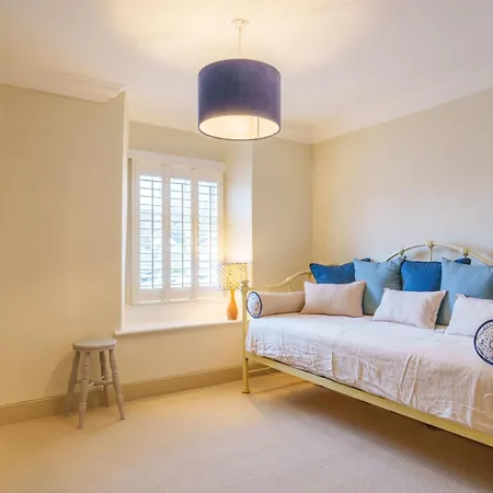 Holiday home Castlehaw View *